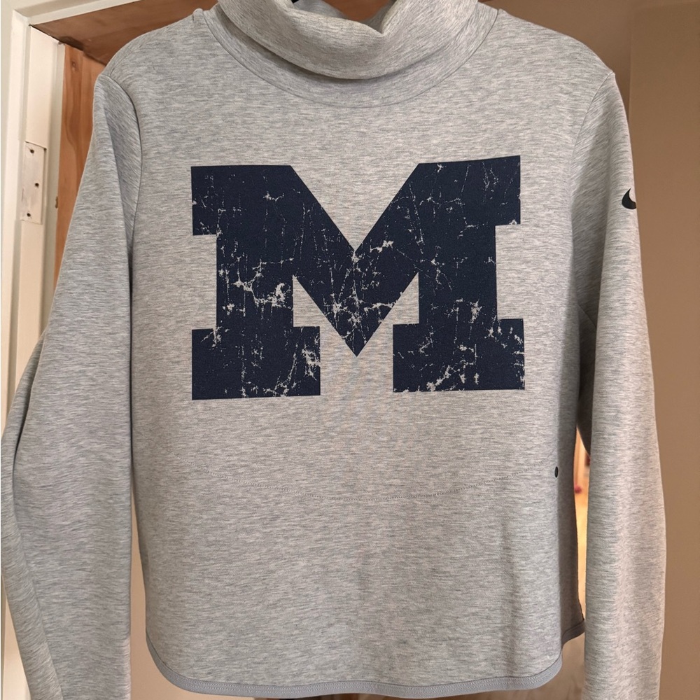 Nike Heather Gray Sweatshirt with Navy M size Medium